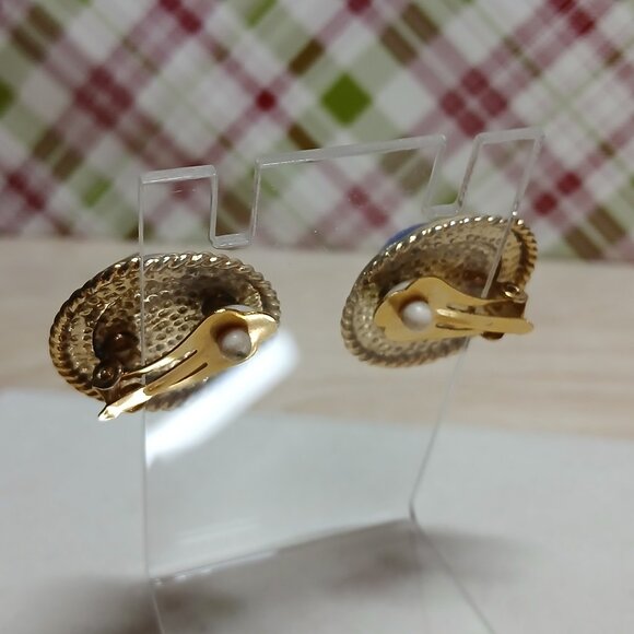 Vintage Gold Tone with Blue Stone Clip On Earrings Fashion Costume Jewelry #85 - Picture 12 of 13